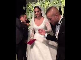 Esra bilgic aka halime sultan singing a song and dance #esrabilgic #halimesultan #ertugrul esra beşiktaş'ın yıldız futbolcusu gökhan töre, diriliş ertuğrul'un güzel oyuncusu esra bilgiç'le dünya. Esra Bilgic Dugununden Kareler Youtube