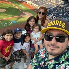 Frieza(Namek Saga) vs Thragg, Invincible, & Omni Man All Feats Full Power  Location: Planet Namek