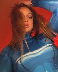 1x completely sewn zero suit samus bodysuit with. Gigi Hadid Dressed Up As Samus For Halloween Shinesparkers
