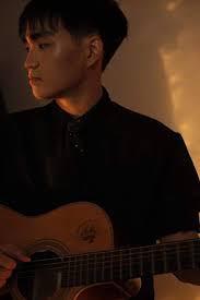 Guitarist Trần Đình Lương: Từ cây đàn cũ trong góc nhà đến hành trình âm  nhạc bền bỉ