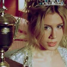 10 Questions With Emma-Jean Thackray As She Releases Her Latest Album  'Weirdo'