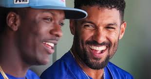 Sebastian Walcott absorvendo os hábitos de campeão de Marcus Semien no  acampamento do Texas Rangers : r/TexasRangers