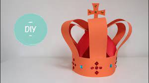 Meet voor je gaat snijden of knippen, uiteraard, eerst de omgang van het hoofd en reken. Een Kroon Maken Van Papier Leuk Voor Koningsdag Youtube