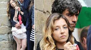 L'economista italiano è sposato dal 1973 con maria serenella cappello, esperta di letteratura inglese. Draghi A Nozze Si Sposa Il Figlio Del Governatore La Stampa