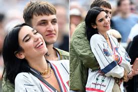 While the duo have kept things relatively low key, only appearing as a pair at a handful of events (including front row at a marc jacobs show), the few times they have been spotted together they've proved they're a great fashion. Dua Lipa And Anwar Hadid S Love Hots Up As She Holidays With Model S Famous Family Mirror Online