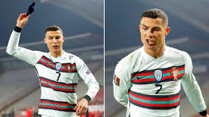 On m'a souvent dit que je ressemblais à cristiano ronaldo. Cristiano Ronaldo Speaks Out After Storming Off The Pitch Over Disallowed Goal