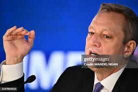 Adrian Washington's Instagram, Twitter & Facebook