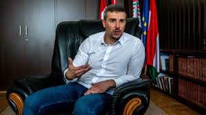 Jakab péter miskolc megyei jogú város közgyűlésében a jobbik magyarországért mozgalom önkormányzati képviselője, a nemzeti ellenzéki párt miskolci alelnöke. Jakab Peter Lett A Jobbik Uj Elnoke 24 Hu