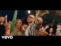 Fedez, achille lauro & orietta berti. Ana Mena Rocco Hunt Un Beso De Improviso Music Video Song Lyrics And Karaoke