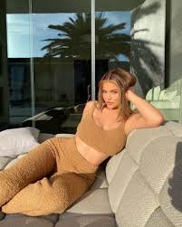 She is an american fashion she is best famously known for her appearance on a television series titled keeping up with the kardashians which was telecasted in 2012. Kim Kardashian West Is A Billionaire And The Richest In Her Family