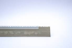 Mit dieser anleitung und einem kantenschutzprofil wird aus jeder kante auch eine dauerhaft echte kante. Kantenschutzprofil Aus Pvc Zahnschutz Sageband Weiss Flexibel Zubehor Sageband Manufaktur Qualitat Am Laufenden Band