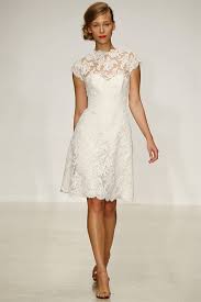 Un modello glamour, moderno e allo steso tempo sbarazzino, che si adatta benissimo a chi ha delle belle gambe. Pronovias Blin Eventi