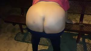 MILF mooning outside on nightly walk - ThisVid.com