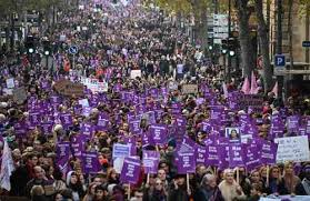 Ciudadanos marchan por las calles de barranquilla en la jornada de manifestaciones convocada para este jueves. La Jornada Multitudinarias Manifestaciones En Paris Y Roma Contra La Violencia Hacia Las Mujeres