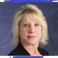 Elizabeth Schmelter's Instagram, Twitter & Facebook