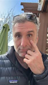 I'm curious about people's experience with LASIK laser eye surgery? I'm  seriously considering it, but the downside is, I'm nearsighted, and when I  wear my glasses to see better, my up close