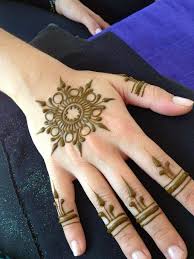 Simple Unique More Pins Like This One At Fosterginger Pinterest Hennadesigns Henna Tattoo Henna