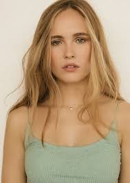 Harriet Webster's Instagram, Twitter & Facebook