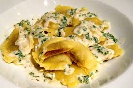 Ravioli Mit Cashew Ricotta Tomaten Fullung An Weisswein Sahne Sosse Rezept Ravioli Fullung Rezept Ravioli Rezept Weissweinsauce