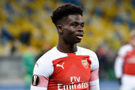 Ogrtač koji nose starci po nekadašnjim. Arsenal Bukayo Saka 18 Unzufrieden Verliert Arsenal Das Top Talent An Liverpool