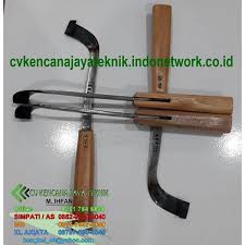 Pisau sadap karet, alat untuk memanen getah pohon karet. Jual Pisau Getah Karet Alat Pertanian Kencana Jaya Teknik Bogor