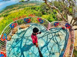 Bukit cinta ini dibangun oleh pengelola selamat pagi madura dengan mengedepankan bentuk tangga. Bukit Brukoh Wisata Di Pamekasan Madura Yang Hits 2020