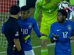 Brasil vs colombia, se enfrentan este miercoles 23 de junio por la jornada 04 de la copa america en el estadio olímpico nilton santos a las 19:00pm hora de colombia. Brasil Vs Colombia Neymar Enloquece Y Jalonea Al Arbitro Que Lo Amonesto Rpp Noticias