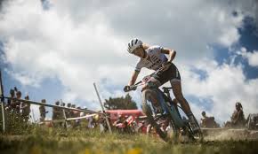 Bei einem trainingss­turz in den usa hat sich die mountainbi­kerin jolanda neff schwere verletzung­en zugezogen. Verletzungs Update Von Jolanda Neff Lange Pause Fur Die Xc Racerin