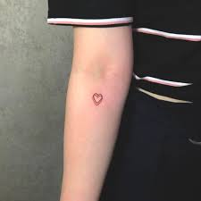 70 Small Tattoos For Women Meaningful Tiny Tattoos Chicbetter Inspiration For Modern Women Black Heart Tattoos Red Heart Tattoos Small Tattoos