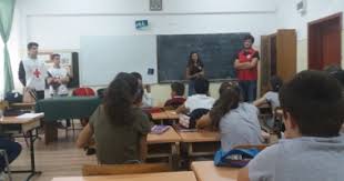 Este un liceu cu o evoluţie ascendentă, modelată de personalităţi puternice care propulsează absolvenţii în centrul vieţii academice şi culturale a clujului. Sanitarii PricepuÈi De La Lucian Blaga Au InvÄÈat Istoria Crucii RoÈii