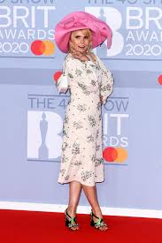 The 2020 brit awards, which honor some of the best in pop music, are taking place at the o2 arena in london. Brit Awards 2020 Die Modischen Tops Flops Gala De