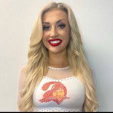 Brooke Lawson's Instagram, Twitter & Facebook