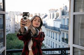 Wo bu neng lian ai de nv peng you;my girlfriend who can't be in love;miss unlovable; Emily In Paris Is Bad And Not In A Fun Way