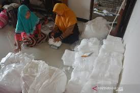 Pabrik tisu membuat kotak tisu dengan keterangan pl=48cm, pt=32cm, dan lt=24cm warna yang sama. Terkini Pabrik Tisu Surabaya