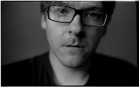 File:Photo journallist Karl Nilsson in at rare situation with th e kamera  facing him.jpeg