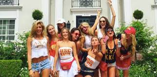 The san francisco 49ers and kansas city chiefs made their way into hard rock stadium in miami, florida as they prepared for the biggest game of their careers. Easy Diy Game Day Outfit Ideas For Football Season