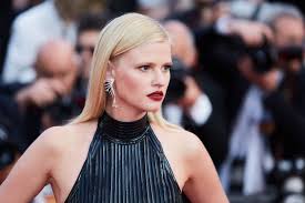 First discovered in the paris metro when she was 12, she then went on to participate in the elite model look competition at age 15. Lara Stone On Cornwall Cn Traveller