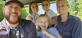 Derrick Webb's Instagram, Twitter & Facebook