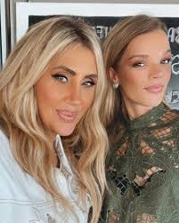 A life without friendship is like a night without starts ✨ ✨ I love honest  conversations and the trust that's growing..🧡💛 #topmodel  #topmodelzimbabwe #womansuportingwoman Karin Evans Ćorić #supermodelzim  #missuniversezimbabwe