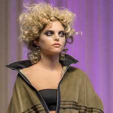 By chloe metzge r and sharlyn pierr e Tips For Great Curly Hair Pure Salon Montreal
