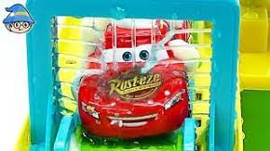 Based on the characters from disney pixar's cars, this 1:55 scale vehicle is ready to zoom around radiator springs in all new deco all he needs is water. Disney Cars Lightning Mcqueen Car Wash And Color Change Paint Factory Youtube