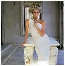 85 anni e non sentirli, calcando le passerelle più famose del mondo! Carmen Dell Orefice Norman Parkinson Carmen Dell Orefice Types Of Fashion Styles Fashion