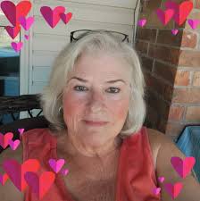 One of Arkansas' hidden gems!! (Info 👇) Moonshiners Cave is located just  outside of Devil's Den State Park close to Winslow...you literally park and  walk down right across from the Devil's Den