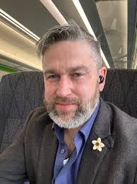 Steve Hiles's Instagram, Twitter & Facebook