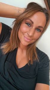 What are the best ways to lose 20-25 lbs, increase energy, and find  suitable pre-workout and protein powder for sensitive stomachs?