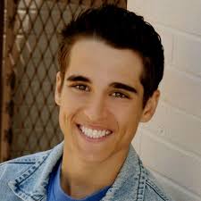 Daniel Samonas From Wizards Of Waverly Place Yea He S Hot Its Dean Hahaa Wizards Of Waverly Place Celebrities Beautiful People