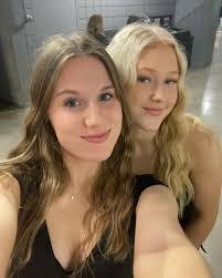 Lauren Pedley's Instagram, Twitter & Facebook