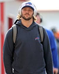 Buffalo Bills-Kansas City Chiefs round four is up next. Who you got? 📷 David  Eulitt/Getty, Jamie Squire/Getty