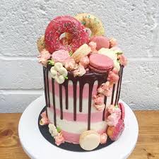 Is there anything more cheerful to slice into than a funfetti cake? Pink Sweetheart Birthday Cake Anges De Sucre