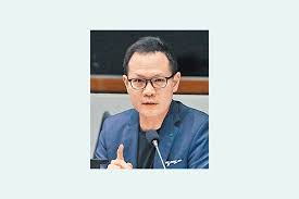 Yeung 楊岳橋、 dennis kwok 郭榮鏗、 kwok ka ki 郭家麒以及專業議政梁繼昌四人的立法會議員資格，公民黨認為此舉象徵香港完全成為人治. I4jk1gxsxg5lgm